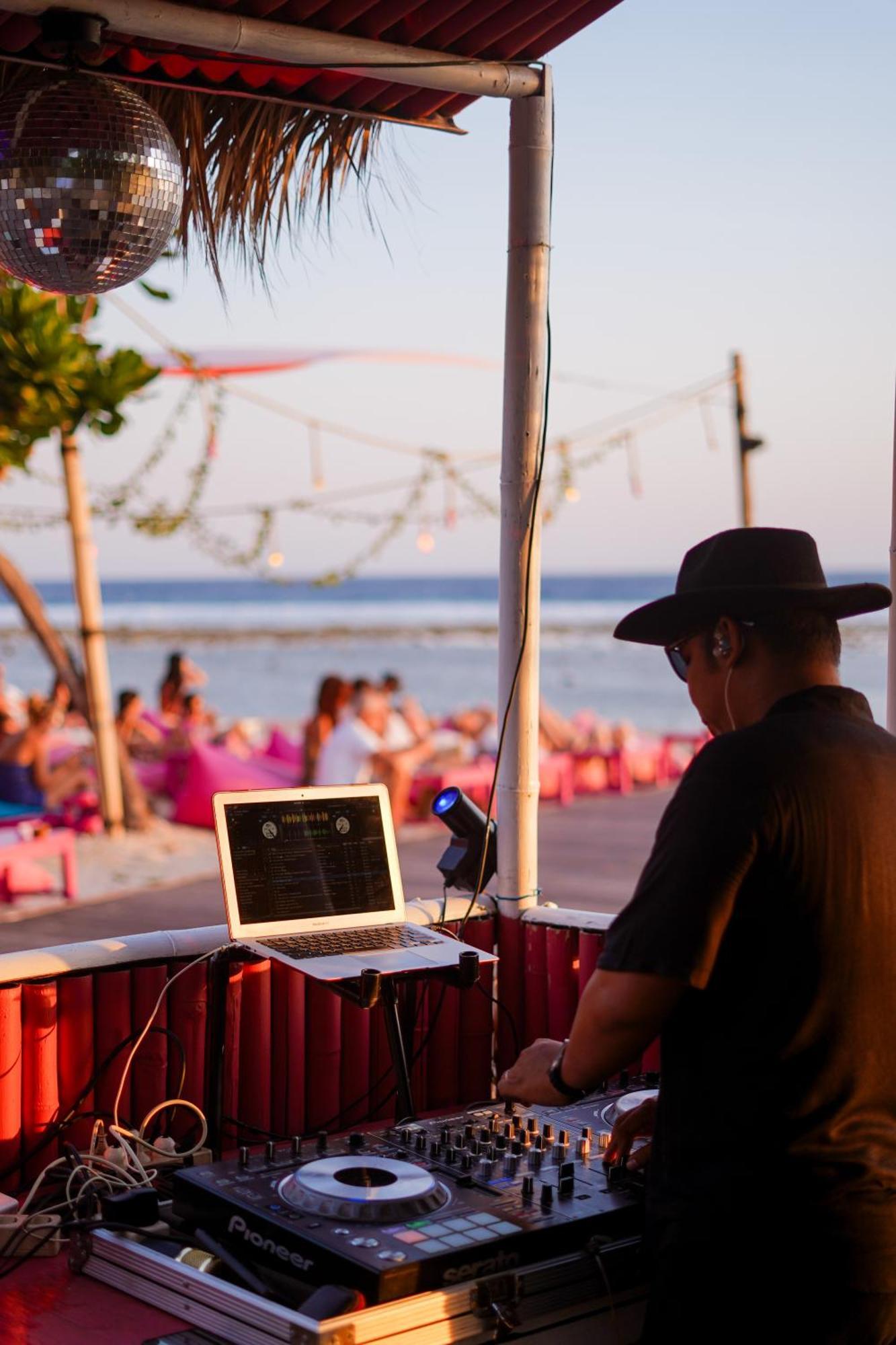 Pinkcoco Gili Trawangan - Constant Surprises - For Cool Adults Only Otel Dış mekan fotoğraf
